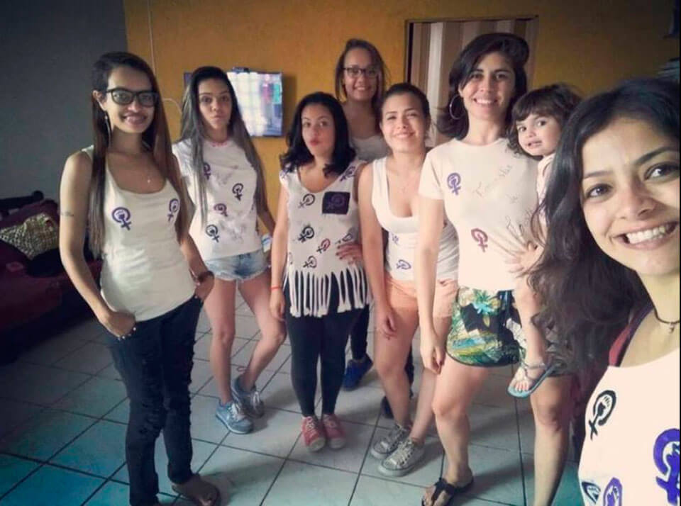 Legenda: Oficina de camisetas com o coletivo Feministas da Leste / Fonte: Divulgação
