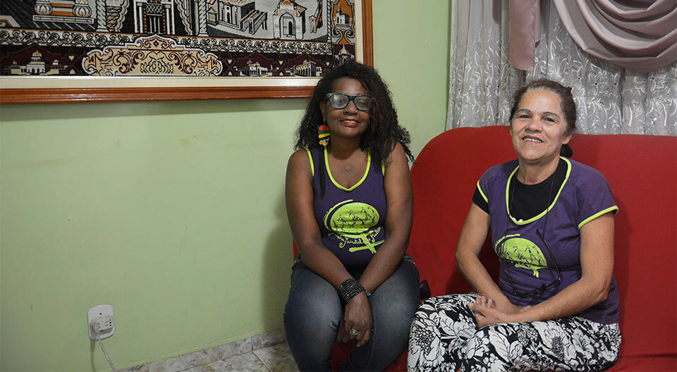Legenda: Elza Santos e Laide da Silva, integrantes do Movimento de Mulheres da Cidade Tiradentes / Fonte: Juliana Saiani